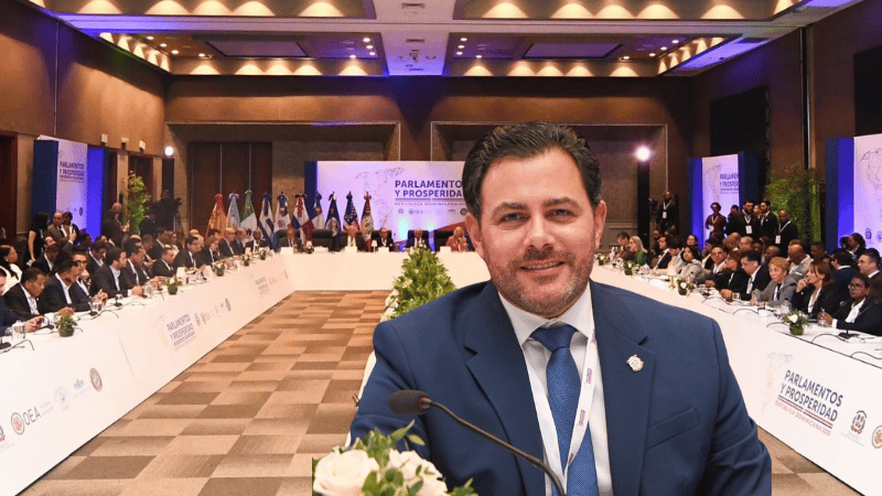Senador Aneudy Ortiz participa en diálogo “Parlamentos y Prosperidad 2025” en Santo Domingo