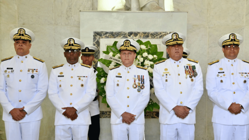 La Armada de la República Dominicana rinde tributo a los Padres de la Patria con ofrenda floral