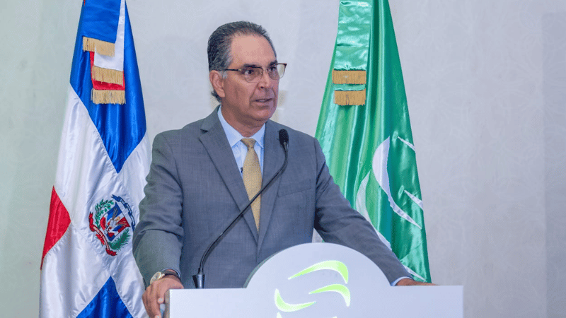 Dr. Santiago Hazim se destaca entre los funcionarios más eficientes del Gobierno, según SONDEOS