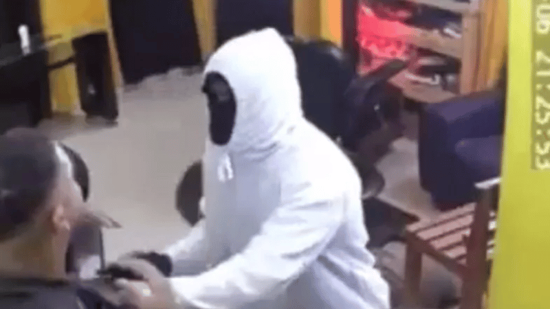 Propietario de barbería en San Cristóbal organiza falso asalto para viralizarse en redes sociales
