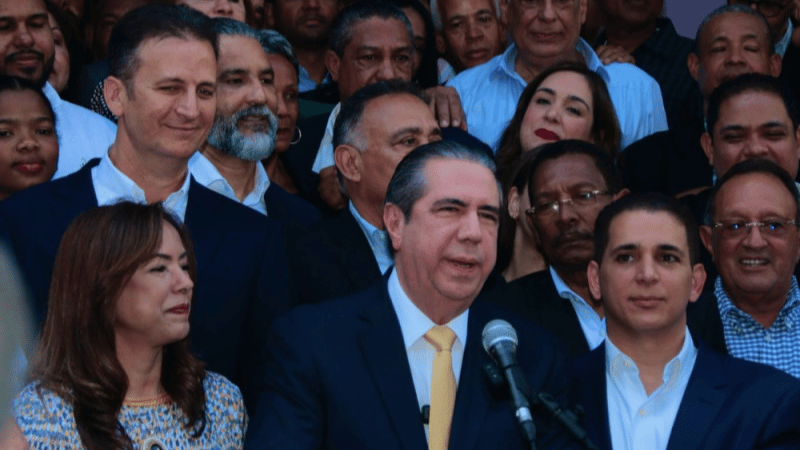 Francisco Javier García oficializa su aspiración presidencial en el PLD