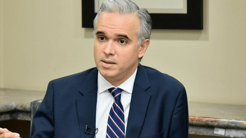 Ministro de Educación se pronuncia sobre caso de estudiante en Santiago