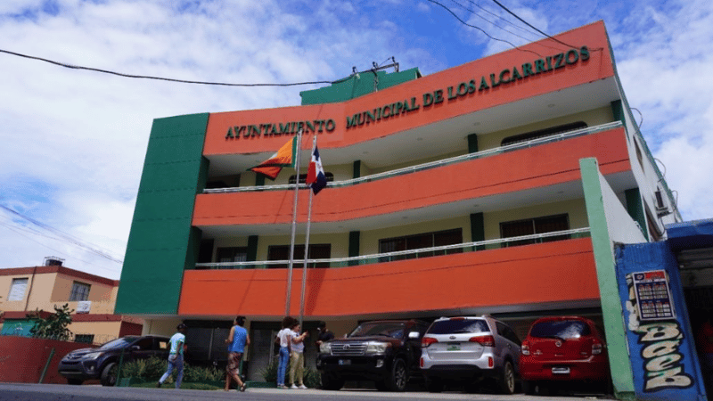 Ayuntamiento de Los Alcarrizos da primer picazo para construcción de oficinas de la DIGESETT