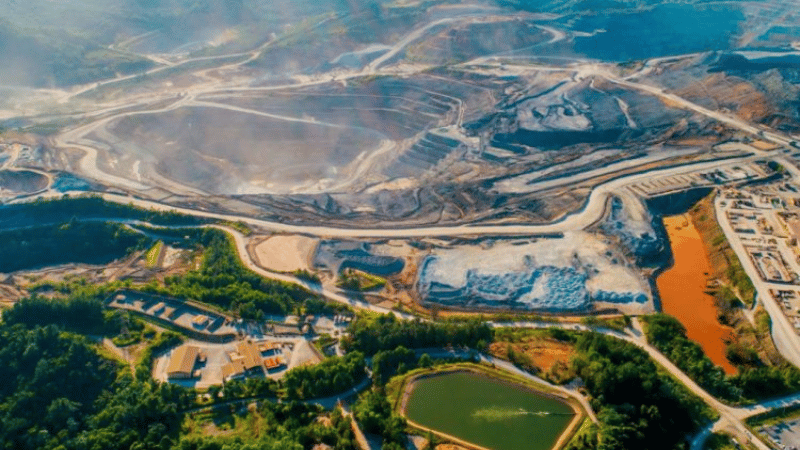 Retrasos en proyectos mineros limitan el desarrollo económico de República Dominicana