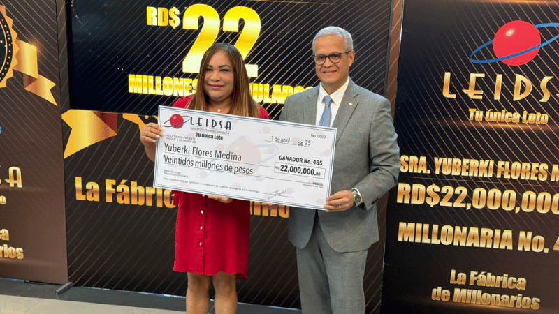 LEIDSA entrega 22 millones a enfermera a la ganadora 485 del Loto.
