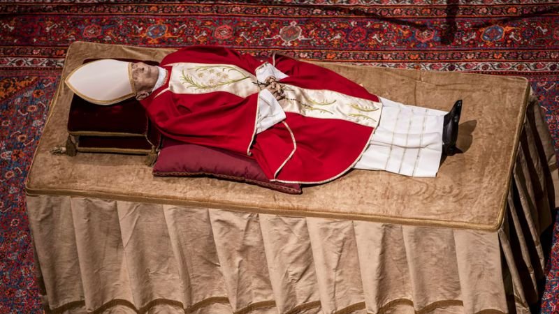 El Papa Francisco introduce cambios significativos en el rito funerario de los pontífices