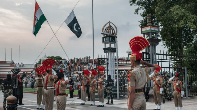 Cambio de Guardia en la Frontera India-Pakistán: Un Ritual al Borde del Conflicto Nuclear