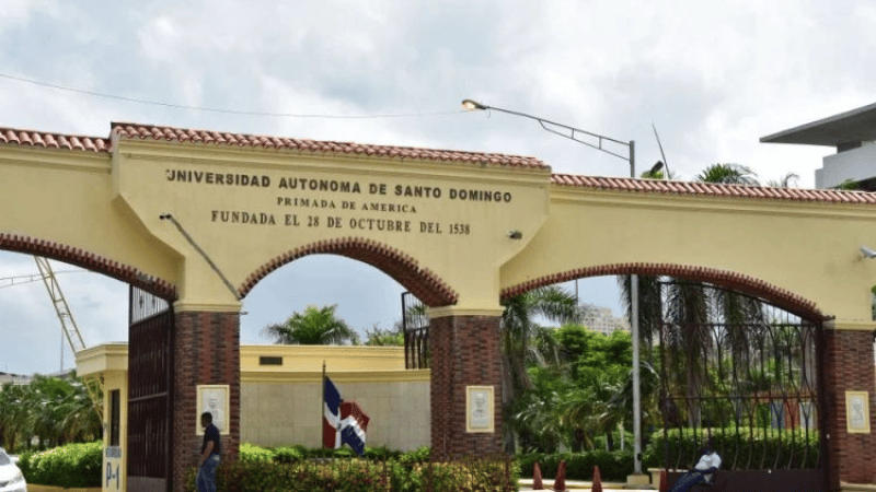 Estudiantes de Ciencias Políticas de la UASD Denuncian Intento de Despojo Curricular por Parte de la Escuela de Derecho