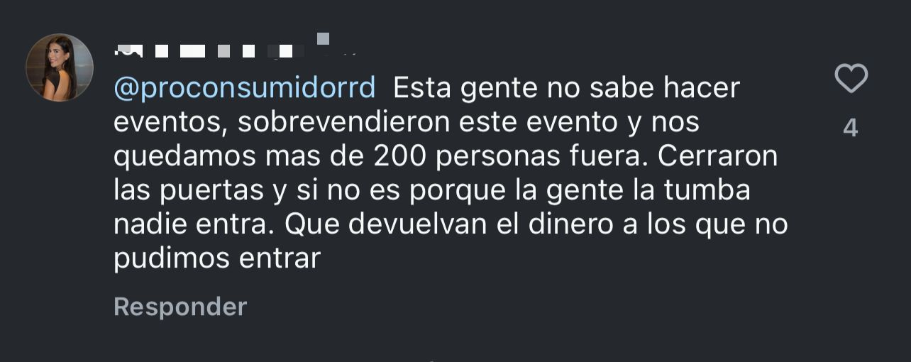 Queja sobre evento sobrevendido y reembolso solicitado.