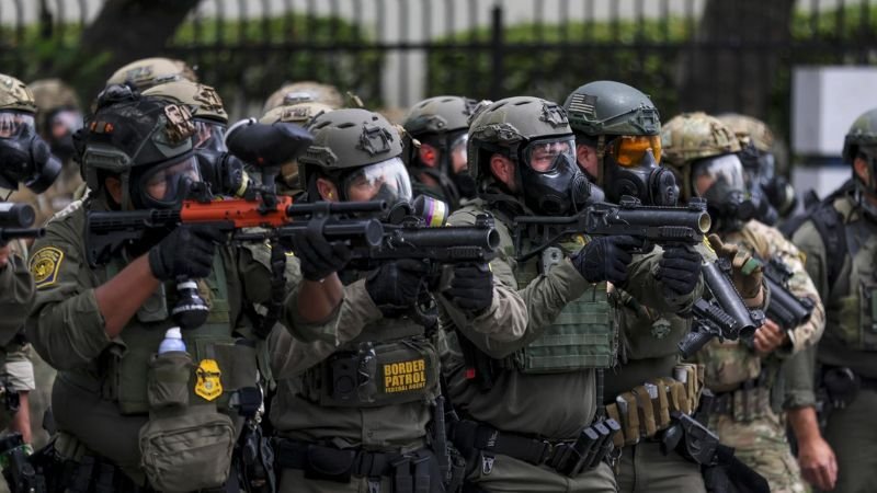 La Guardia Nacional despliega fuerzas en Los Ángeles para contener protestas contra redadas migratorias