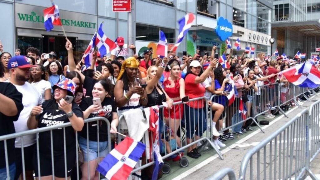 Miles celebran con orgullo la cultura en el Desfile Dominicano de Nueva York