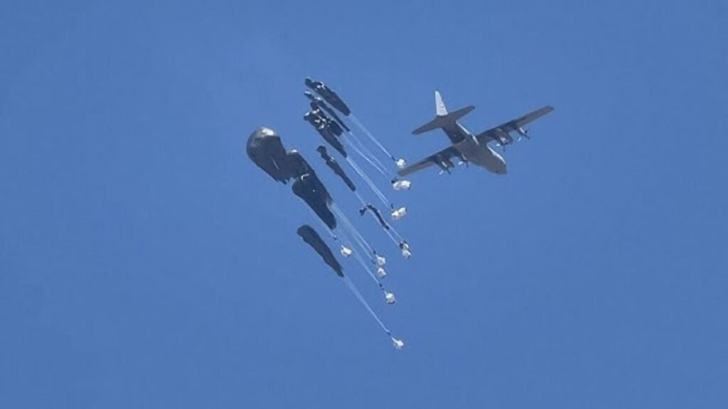 Jordania y Emiratos Árabes Unidos lanzan 25 toneladas de ayuda alimentaria sobre Gaza en misión conjunta