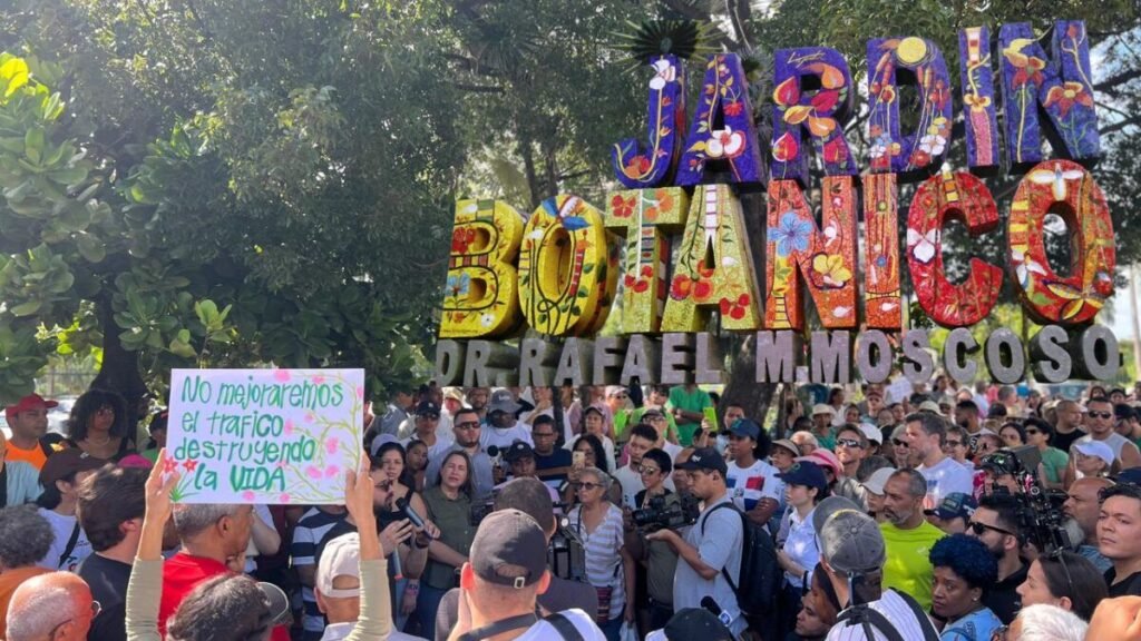 Manifestantes claman "El Jardín Botánico no se toca" ante posible intervención vial