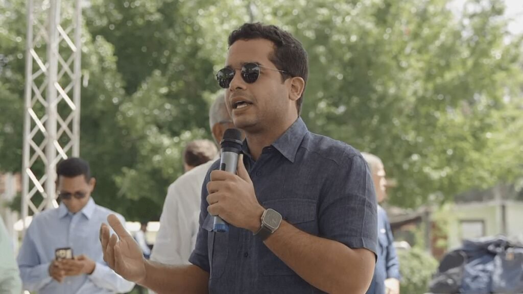 Omar Fernández desafía a Agricultura ante precios del pollo