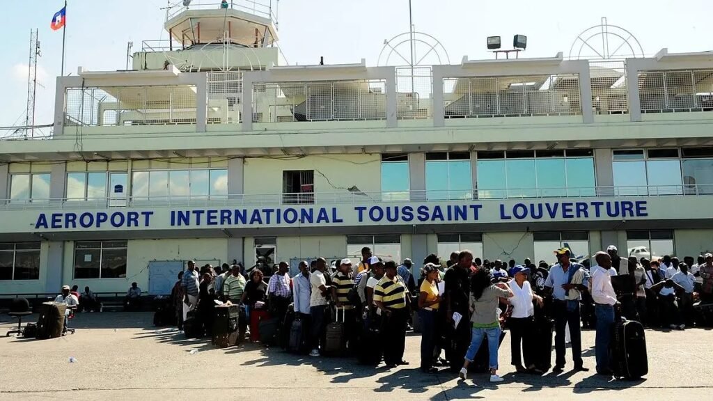 EE.UU. extiende prohibición de vuelos a Puerto Príncipe hasta marzo