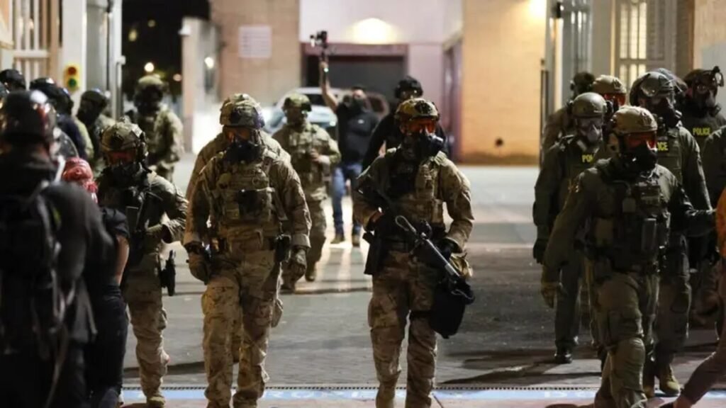 Trump despliega 300 efectivos de la Guardia Nacional en Chicago mientras una jueza bloquea el envío de tropas a Portland