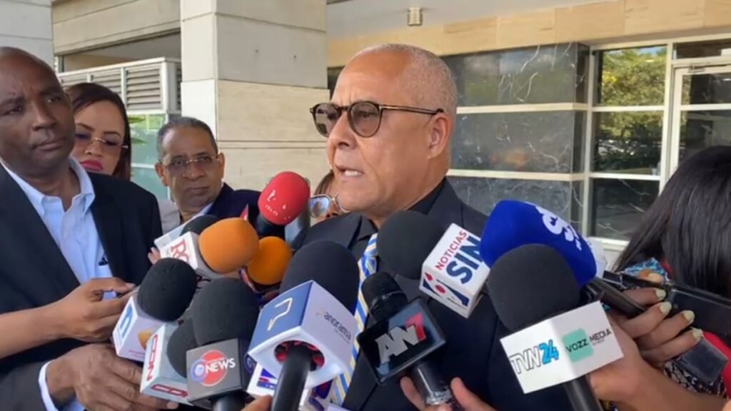 ADOOCCO alerta sobre irregularidades en licitación de licencias del INTRANT