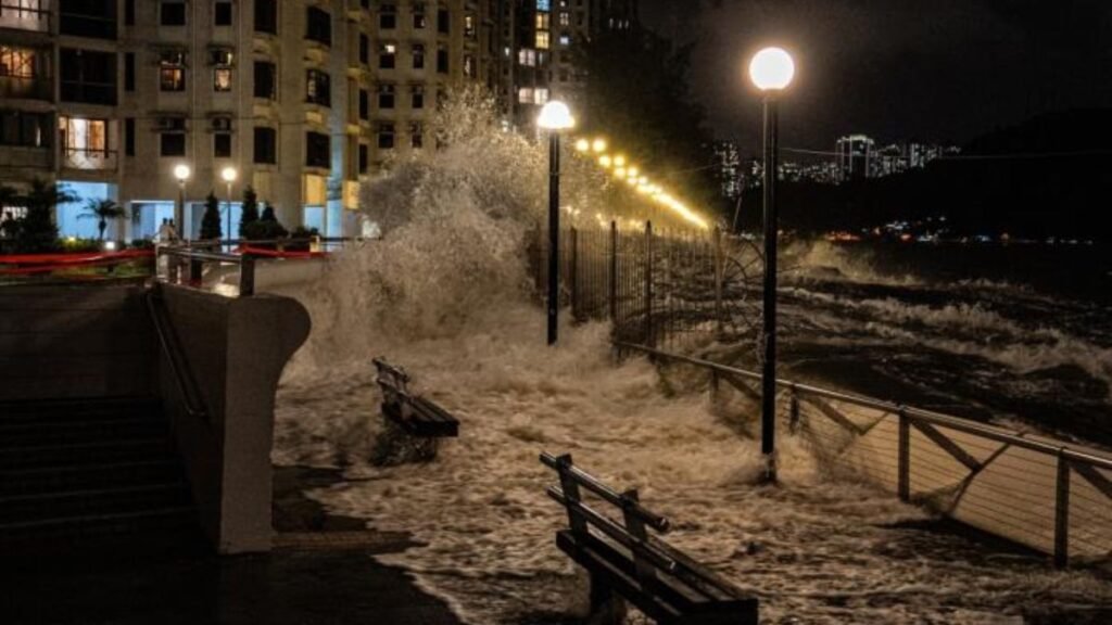 China declara alerta máxima por tifón Matmo y evacua a más de 150,000 personas