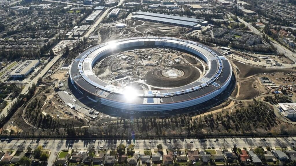 Apple sacude filas: adiós a cuatro altos ejecutivos y arranca una nueva era