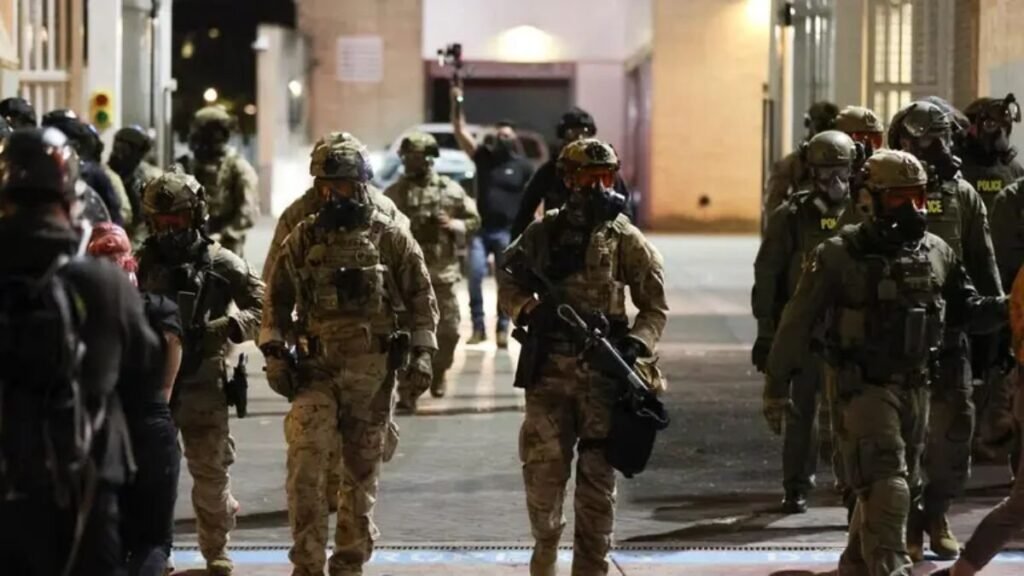 Trump despliega 300 efectivos de la Guardia Nacional en Chicago mientras una jueza bloquea el envío de tropas a Portland