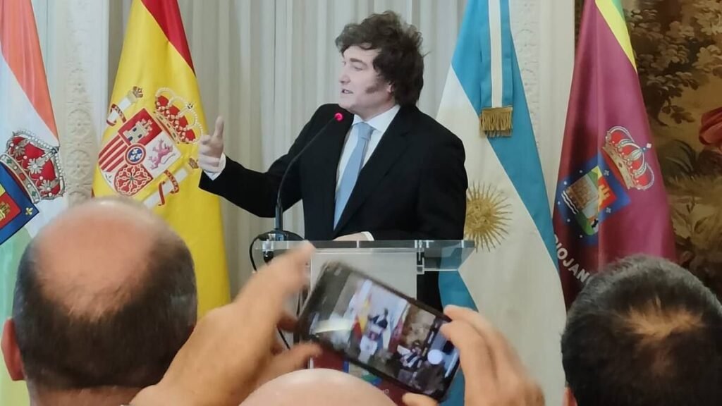 Milei justifica ataques a la prensa y afirma que “dicen barbaridades” sobre su gestión