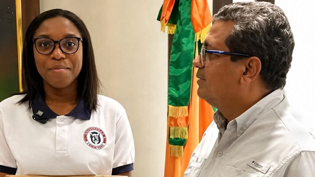 Alcaldía de Los Alcarrizos entrega ayuda económica a joven tras solicitud en redes sociales