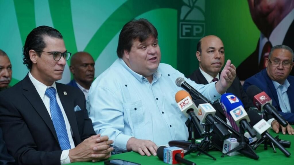 FP acusa al PRM de impulsar ley que permitiría pagos ilegales con fondos públicos