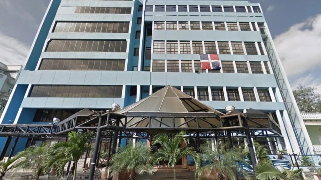 Telemicro eleva presión y exige al Gobierno respetar sus derechos sobre el Canal 3