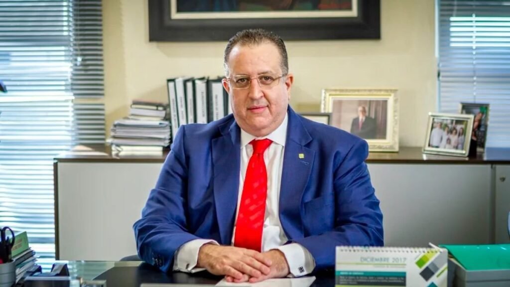 Solicitan condena contra ministro de Hacienda por presunto desacato a sentencia judicial